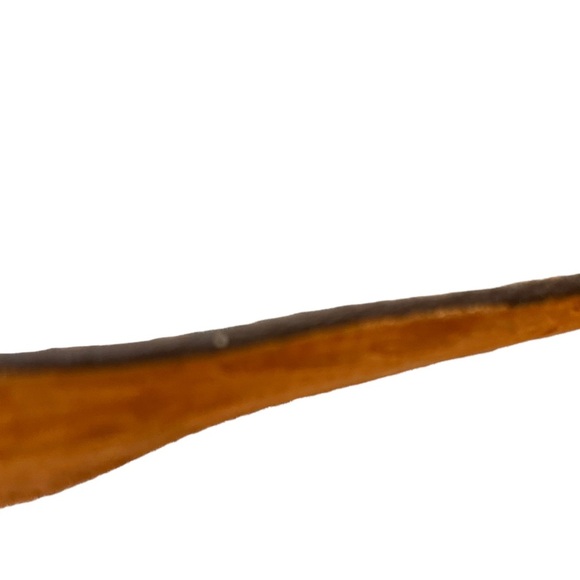 Hand tooled, artisan made tan leather bracelet from recycled vintage 70s - Picture 5 of 11